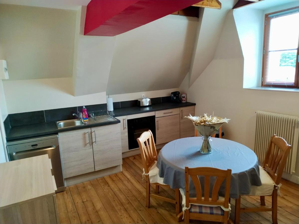 Le Gite Du Tresor Apartment Монтрои-Беле Екстериор снимка