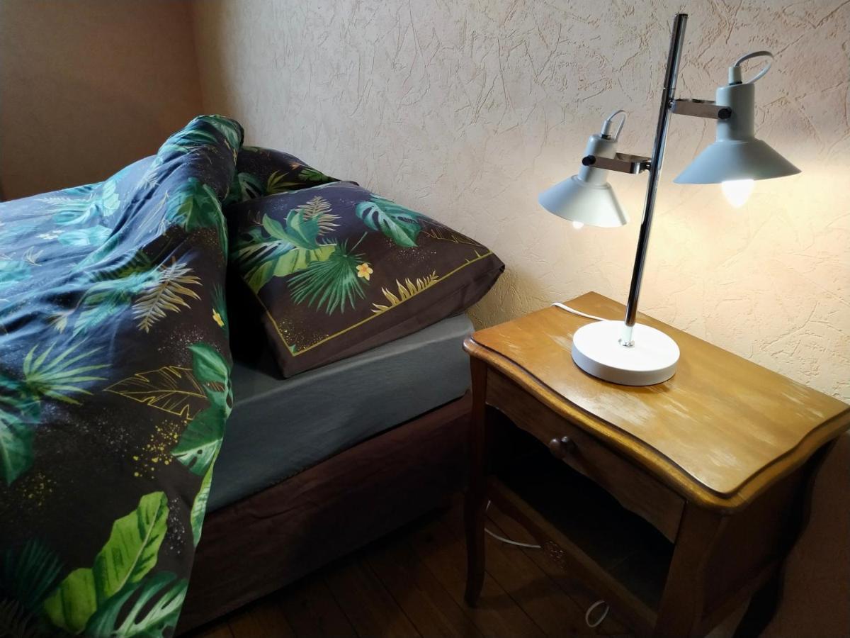 Le Gite Du Tresor Apartment Монтрои-Беле Екстериор снимка